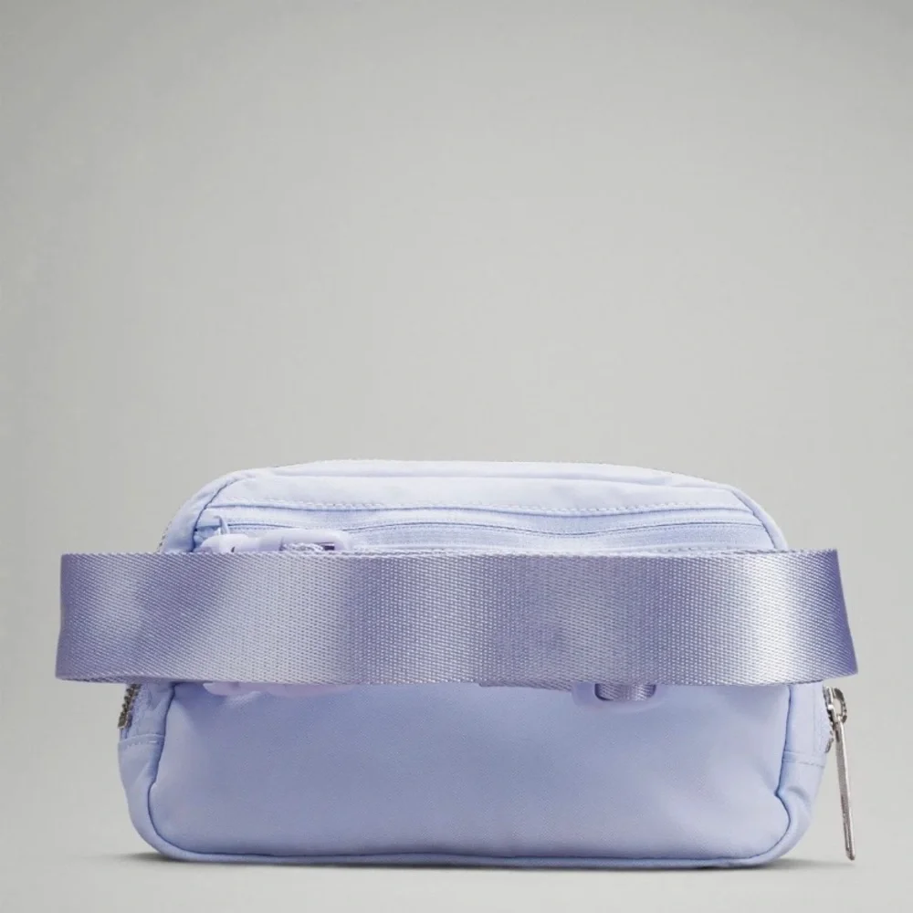 Everywhere Belt Bag pastel blue NWT - Picture 2 of 6